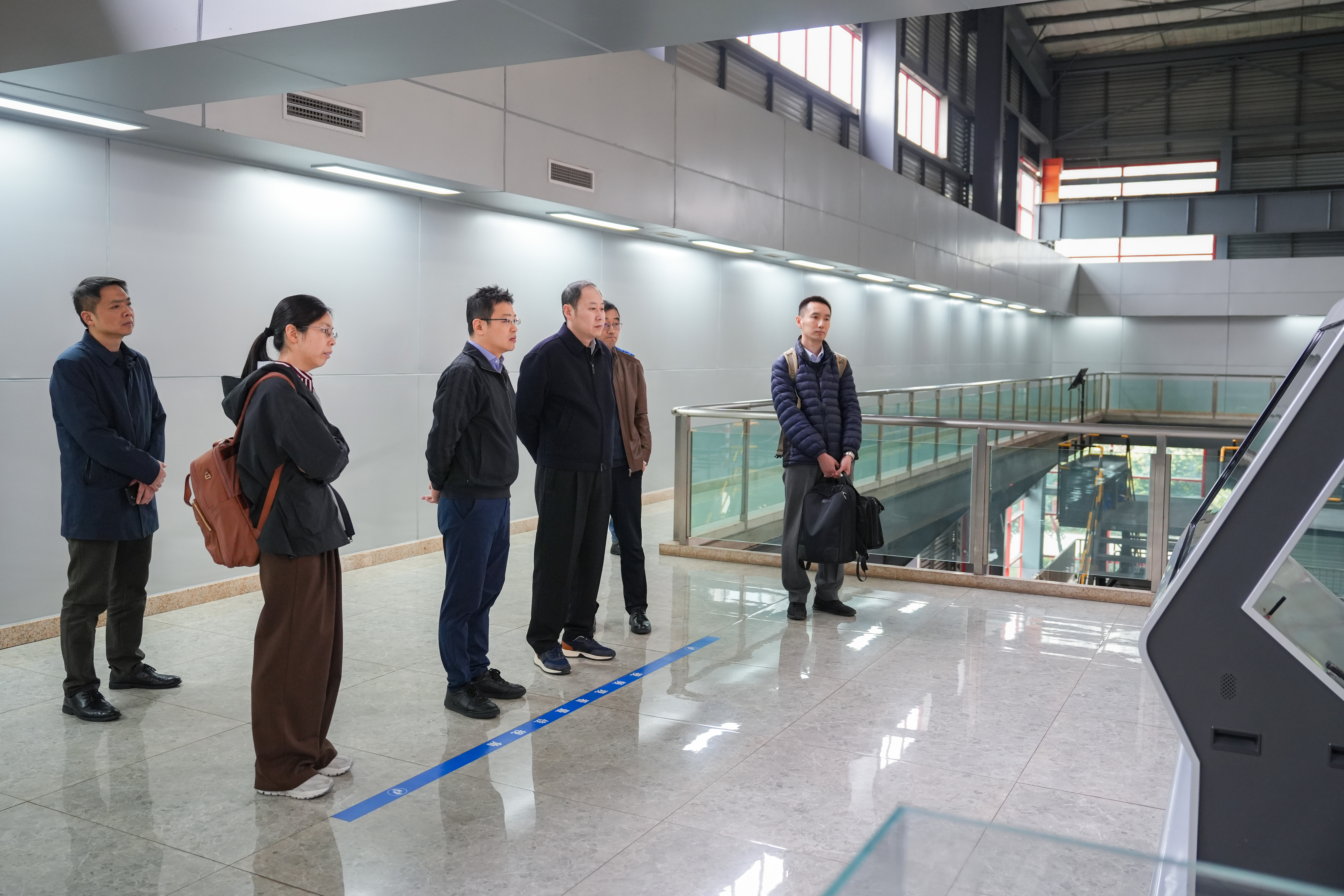 中信环境党委委员、副总经理王松一行到新利体育环境集团考察交流